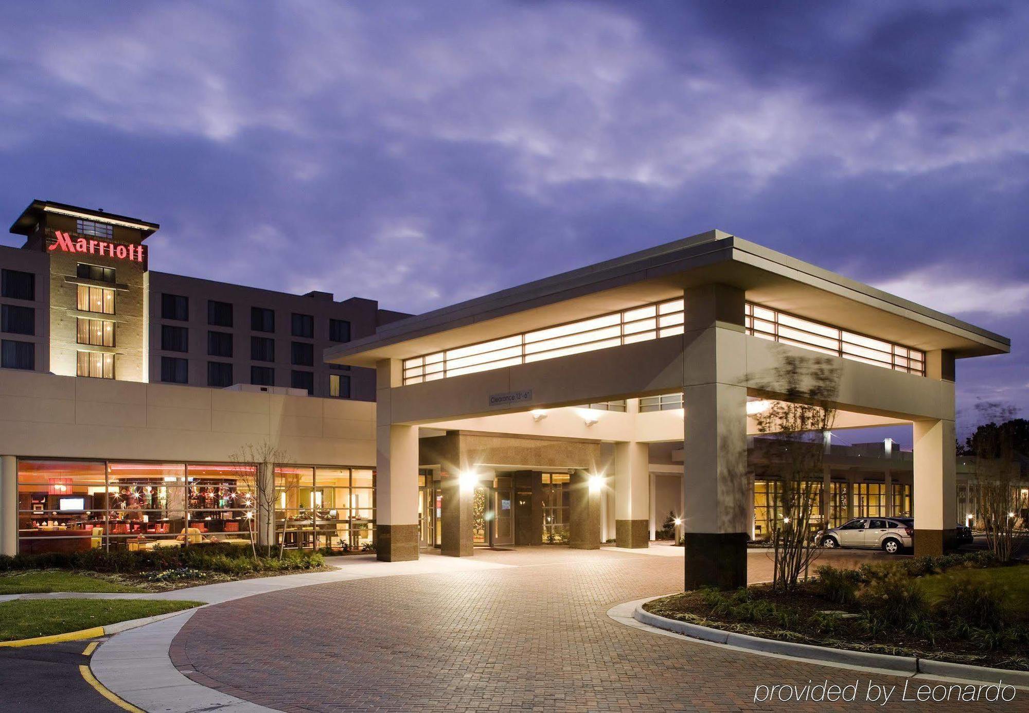 Holiday Inn Chesapeake Exterior photo